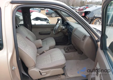 2000 Toyota Tacoma из США, поврежденный, VIN 4TAVL52N3YZ606060